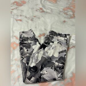 Old Navy Active Black and Gray Floral Leggings